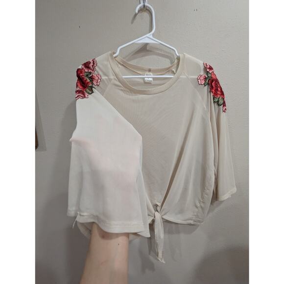 Pretty semi sheer cream short sleeve top w/rose applique embellishments size M - Picture 2 of 9